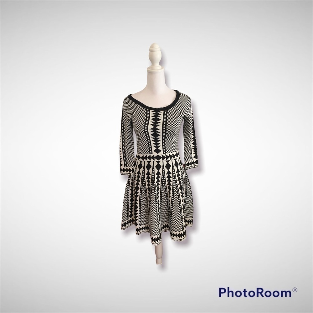 Nina Leonard Black‎ White Geometric Print Fit Flare Knit Dress Scoop Neck Sz Sm - Picture 4 of 6